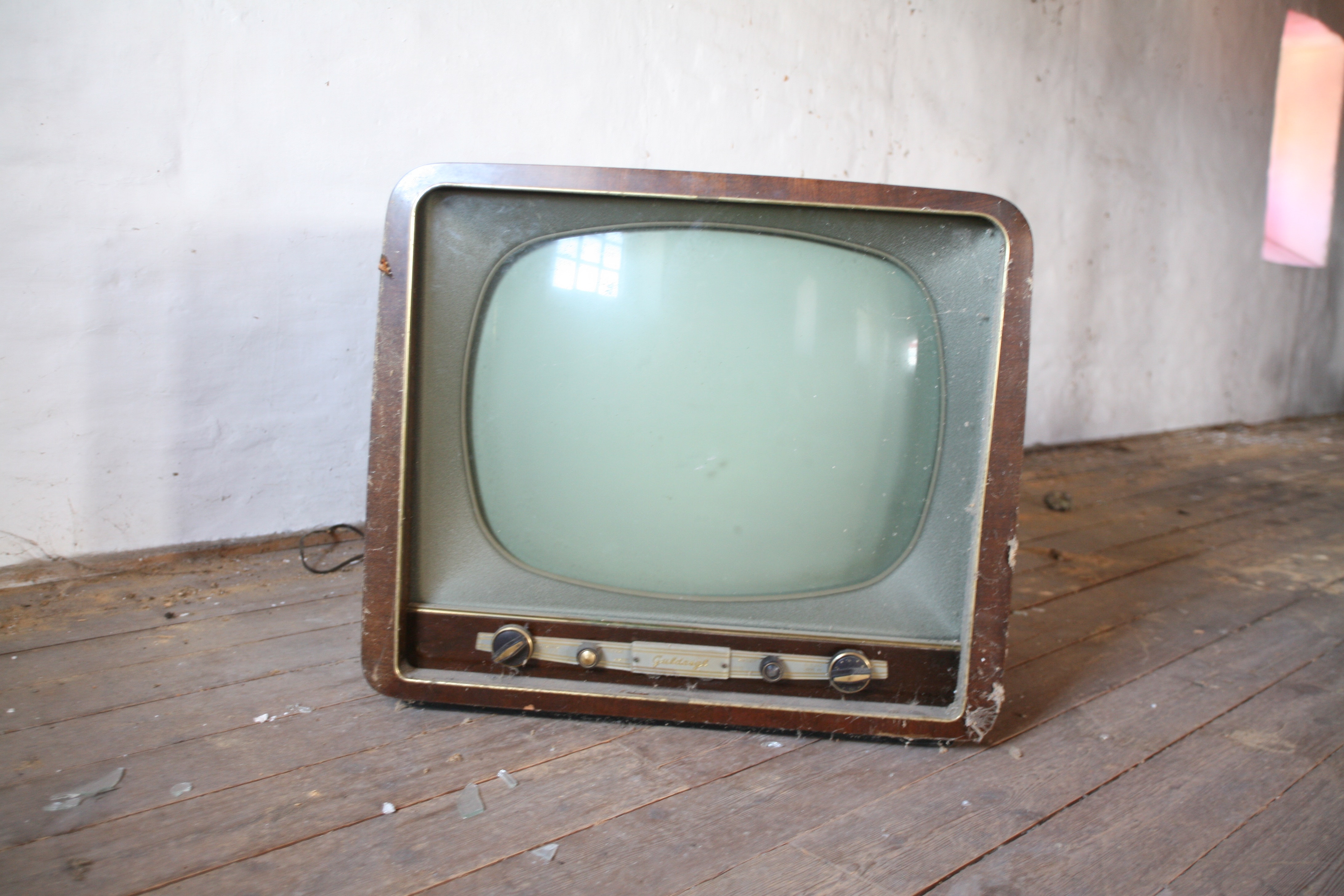 abandoned-antique-close-up-333984