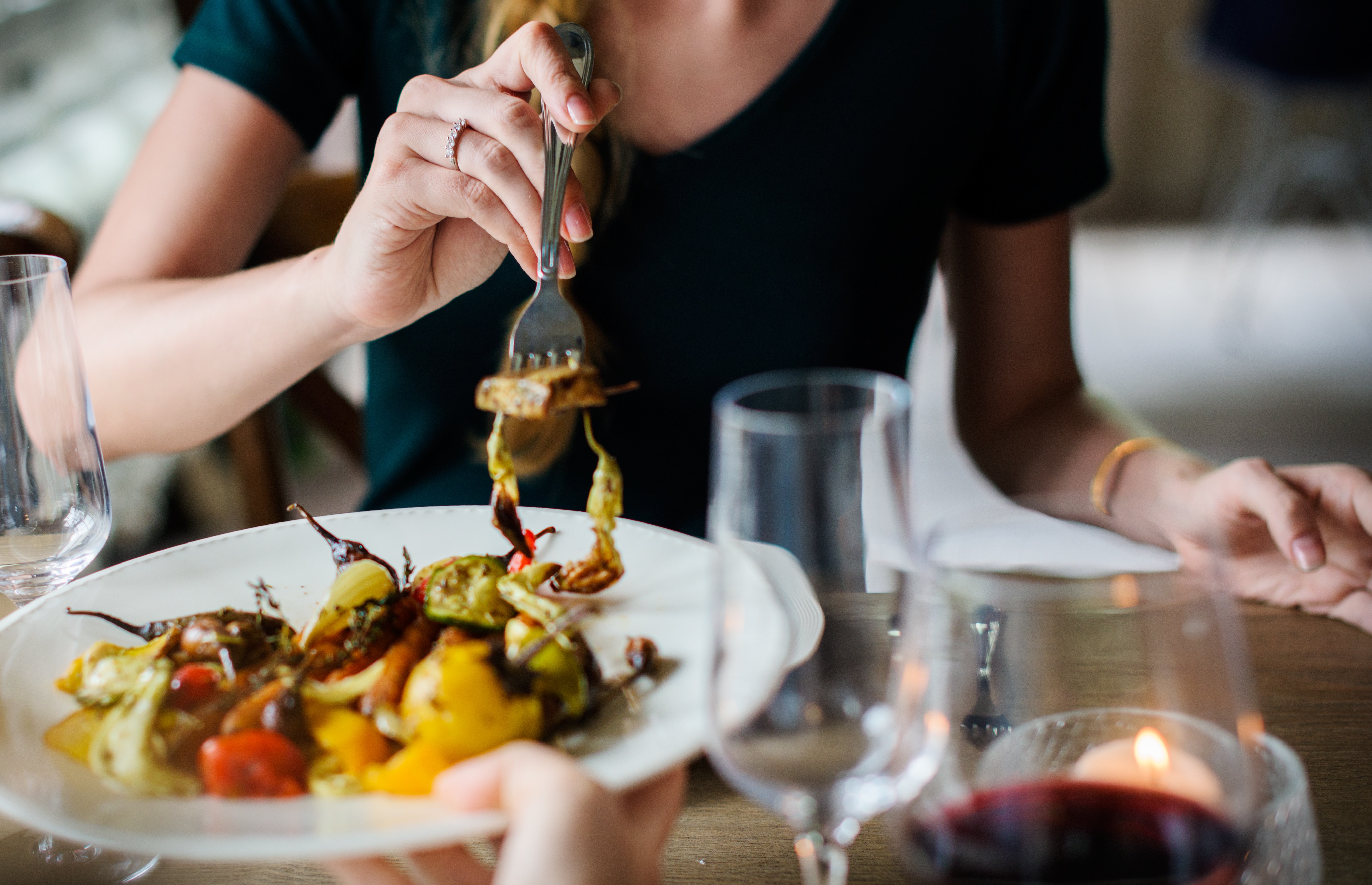 alcohol-blur-cuisine-390403